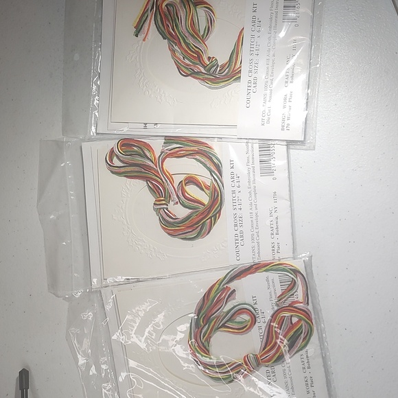 3 Design Works Crafts Penguin Christmas Greetings Cross Stitch Card Kits #5521 - Picture 3 of 3